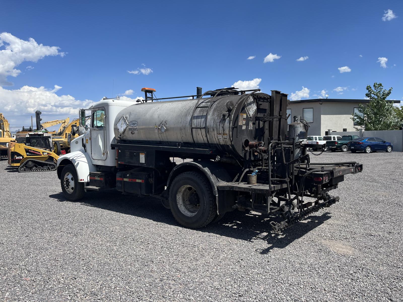 CAMION PETROLIZADOR ETNYRE BT-HL